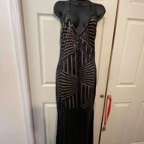 Dresses & Skirts - Black Dress